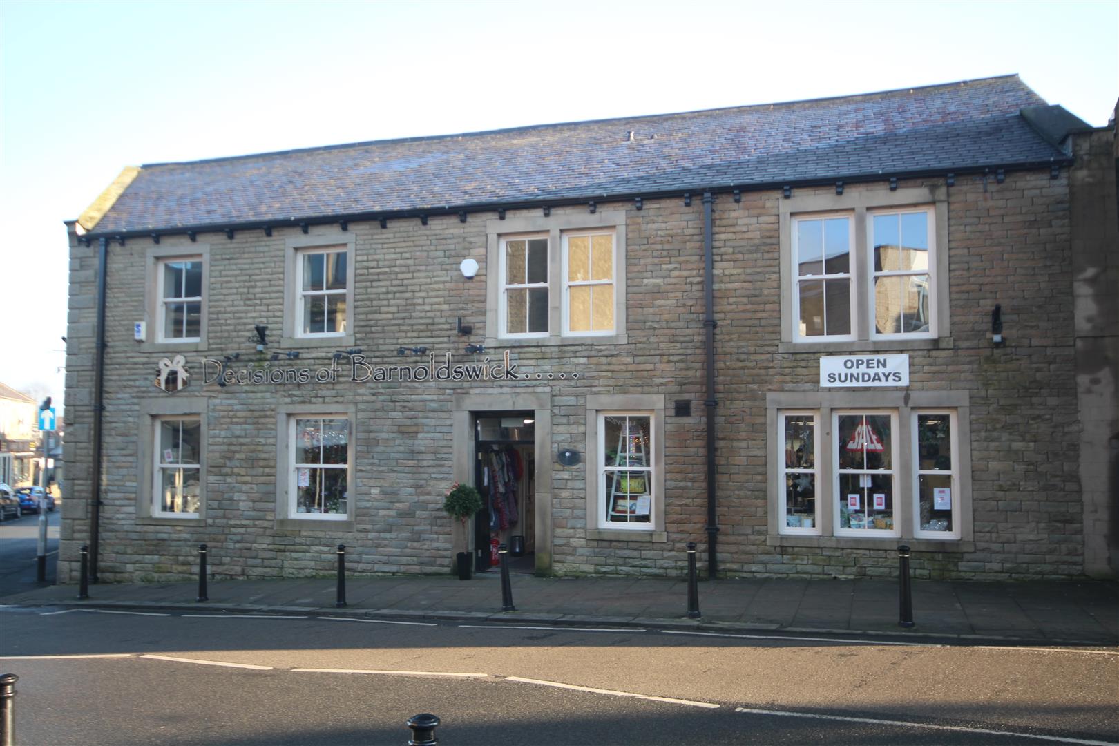 2 bedroom above shop apartment To Let in Barnoldswick - 2016-01-20 11.19.20.jpg